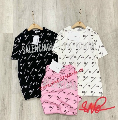 Áo thun cộc tay món đồ quen thuộc vào mùa hè với tất cả các cô gái. Với những cách phối đồ cùng chiếc áo này dưới đây sẽ giúp các nàng thêm tự tin, năng động đón hè.