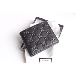 Giầy là bạn thân thiết đối với chúng ta trên mỗi chặng đường