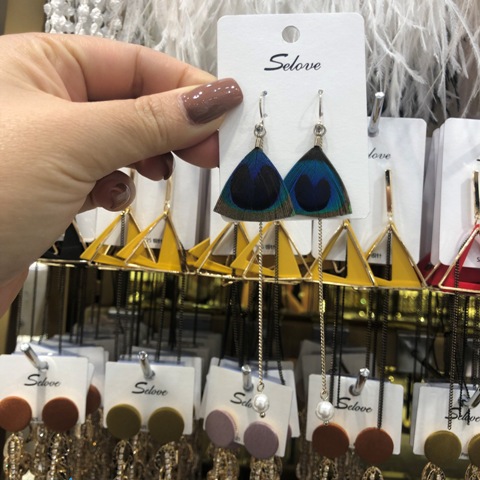 Giầy là bạn thân thiết đối với chúng ta trên mỗi chặng đường