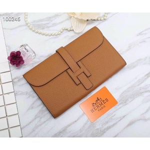 Giầy là bạn thân thiết đối với chúng ta trên mỗi chặng đường