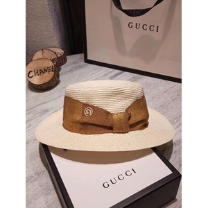 Đồng hồ không chỉ nhắc ta về thời gian mà còn là phụ kiện không thể thiếu