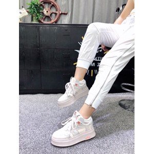 Kính mắt giờ đây con thiết kế như một món phụ kiện thời trang