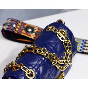 Với kiểu váy này bạn có thể diện đi làm, đi chơi hoặc đi dự tiệc