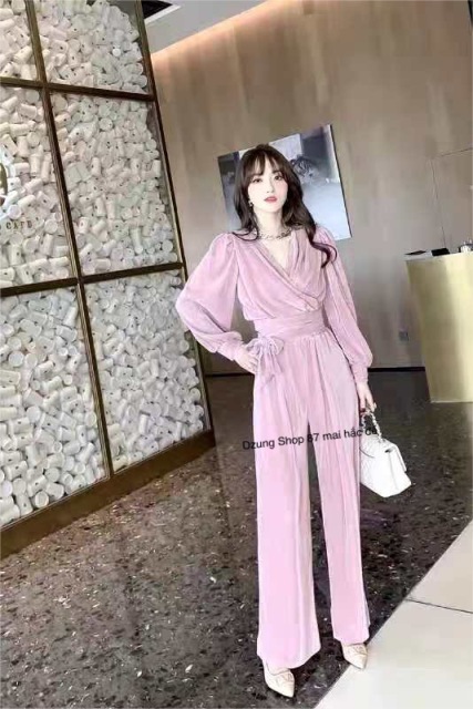 Dẫn đầu xu hướng thời trang mới nhất, Dzung mang đến bộ sưu tập thời trang đằng cấp hàng đầu. Sang trọng và thanh lịch, tối giản nhưng không đơn điệu 