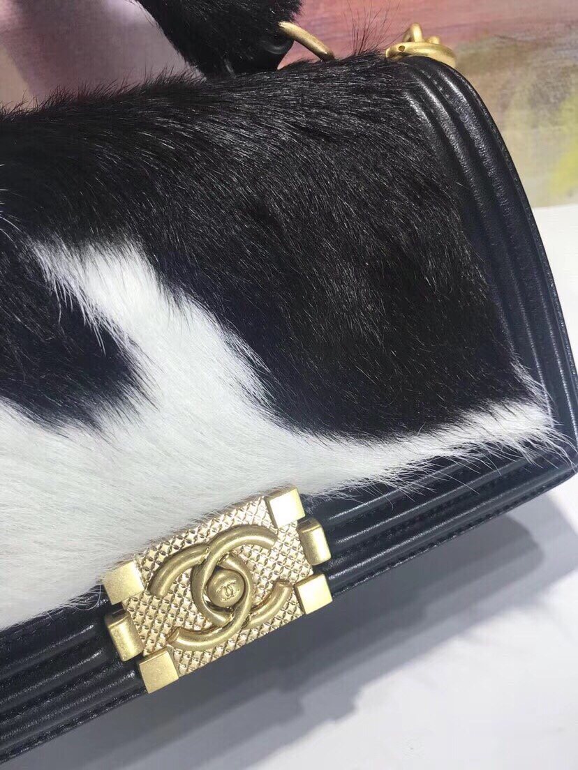 Với kiểu váy này bạn có thể diện đi làm, đi chơi hoặc đi dự tiệc