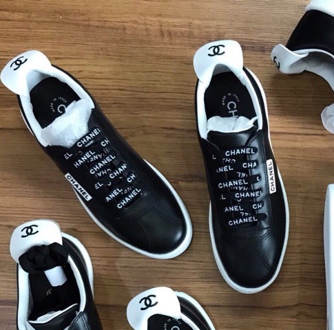 Với kiểu váy này bạn có thể diện đi làm, đi chơi hoặc đi dự tiệc