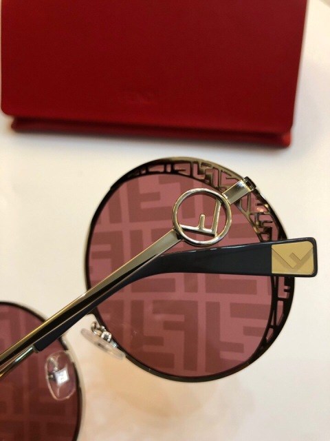 Với kiểu váy này bạn có thể diện đi làm, đi chơi hoặc đi dự tiệc