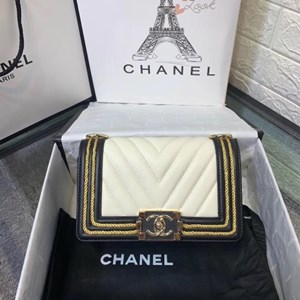 TÚI CHANEL TRẮNG VIỀN ĐEN HOT HIT 