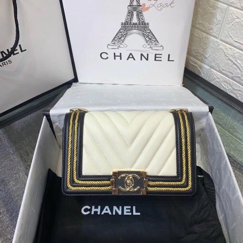 TÚI CHANEL TRẮNG VIỀN ĐEN HOT HIT 